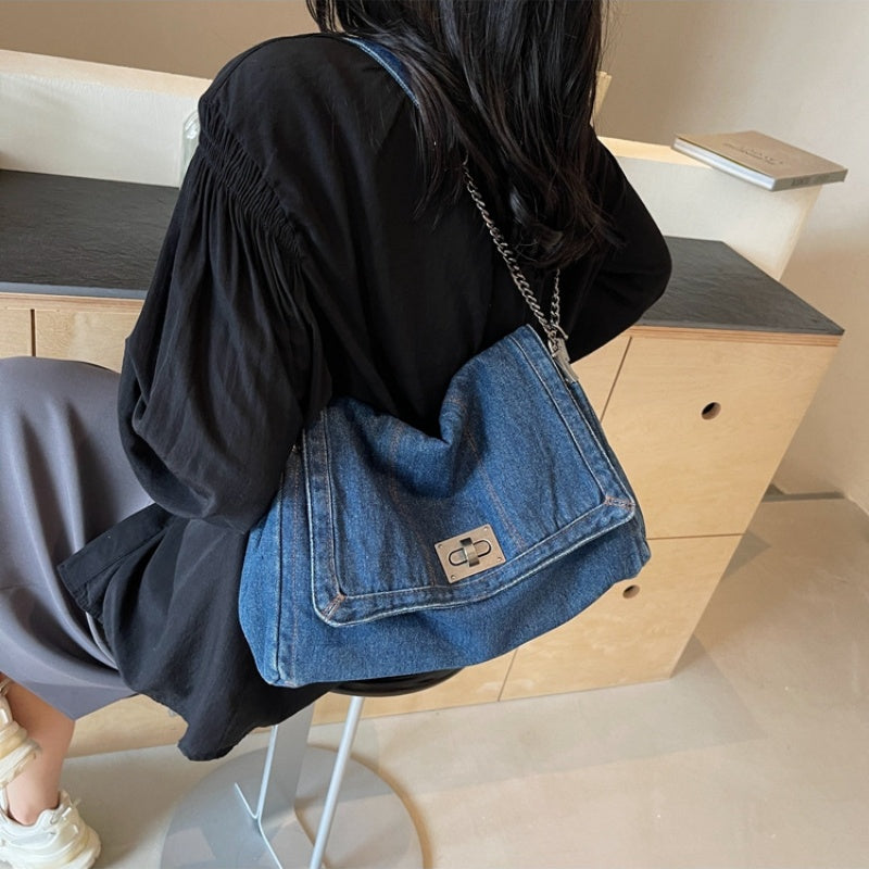 Retro Large Capacity Chain Strap Shoulder Bag